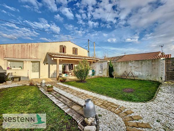 A vendre maison, 87 m², dans un hameau calme du GUA avec ses 2 chambres, sur un terrain de 337m², A 15 minutes des plages de Royan.