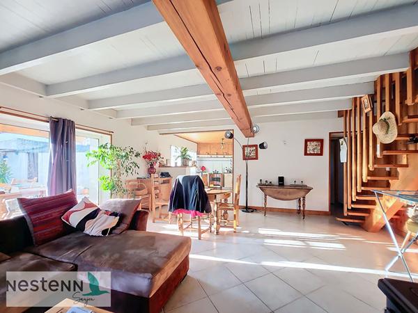 A vendre maison, 87 m², dans un hameau calme du GUA avec ses 2 chambres, sur un terrain de 337m², A 15 minutes des plages de Royan.