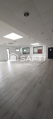 Local spacieux, visible et idéalement situé