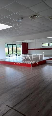 Local spacieux, visible et idéalement situé