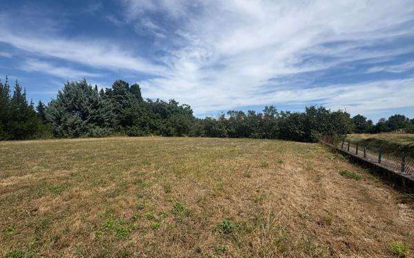 Terrain à vendre    Airoux