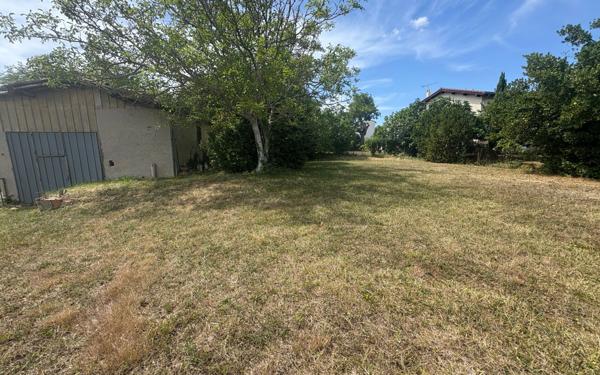 Terrain à vendre    Airoux