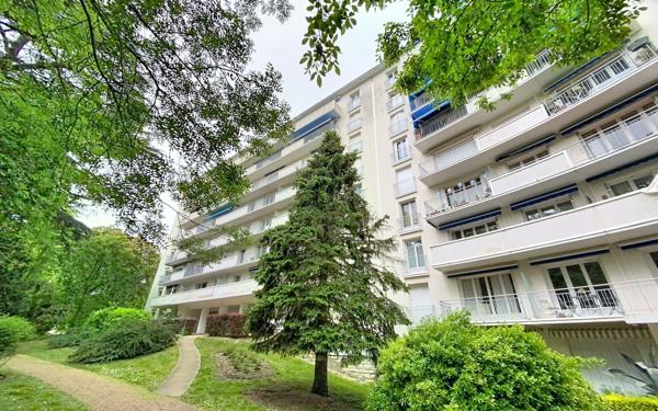 Appartement à vendre    3 pièces • 102,81 m2 Joué-lès-Tours