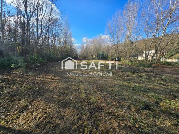 Maison 81 m² – 3 niveaux – Grand terrain plat de 5 600 m² + garage 32 m²