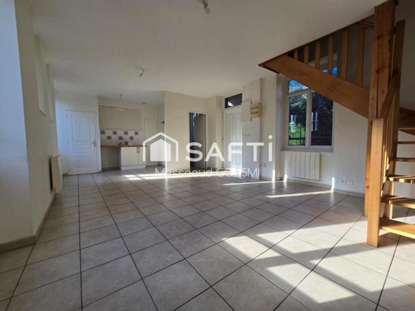 Maison 81 m² – 3 niveaux – Grand terrain plat de 5 600 m² + garage 32 m²