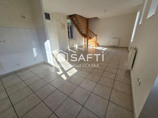 Maison 81 m² – 3 niveaux – Grand terrain plat de 5 600 m² + garage 32 m²