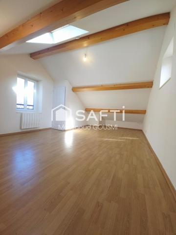 Maison 81 m² – 3 niveaux – Grand terrain plat de 5 600 m² + garage 32 m²