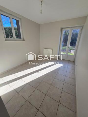 Maison 81 m² – 3 niveaux – Grand terrain plat de 5 600 m² + garage 32 m²