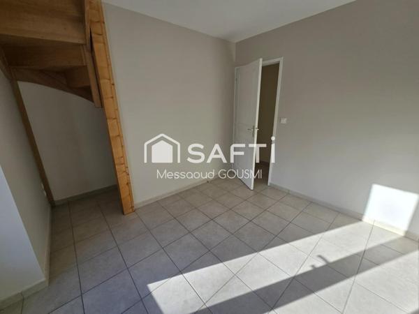 Maison 81 m² – 3 niveaux – Grand terrain plat de 5 600 m² + garage 32 m²