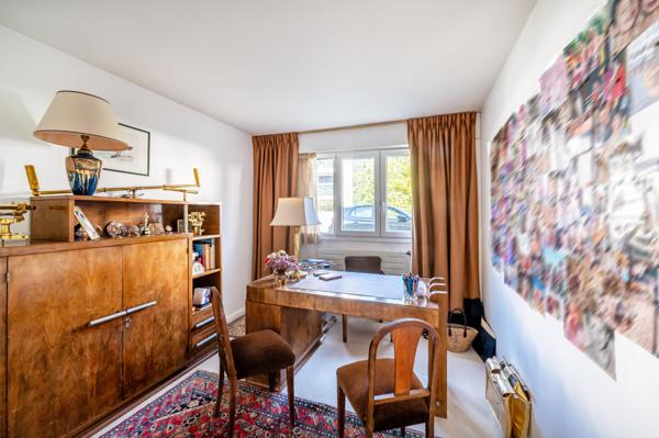 Appartement avec joli jardin sud et 3 chambres, 3 salle de bains.