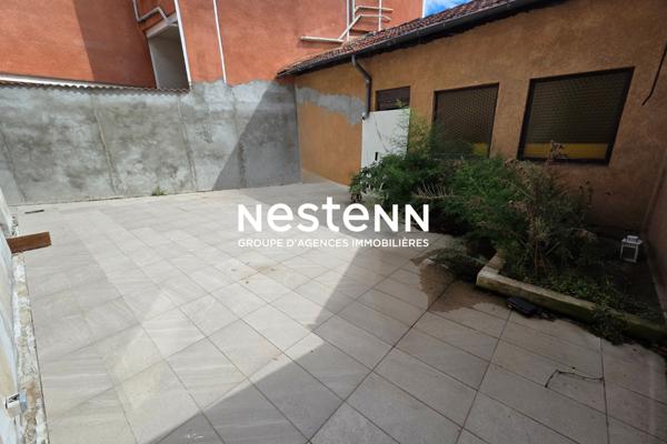 proximite gare de Venissieux: Maison mitoyenne d'un coté avec dependance