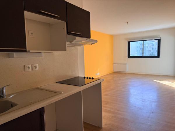 APPARTEMENT T2 AVEC BALCON RESIDENCE BOUGAINVILLE A ROCHEFORT ET PLACE DE PARKING
