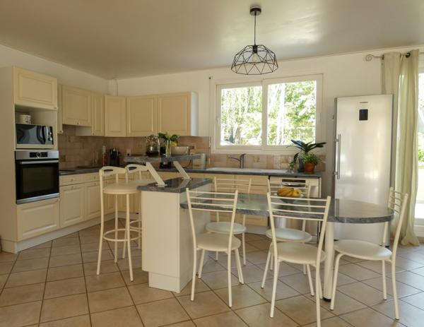 Villa de 259m² habitables avec piscine - Chassieu le Haut