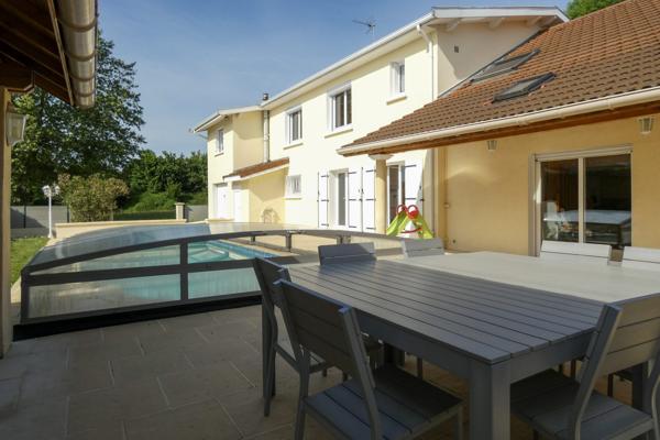 Villa de 259m² habitables avec piscine - Chassieu le Haut