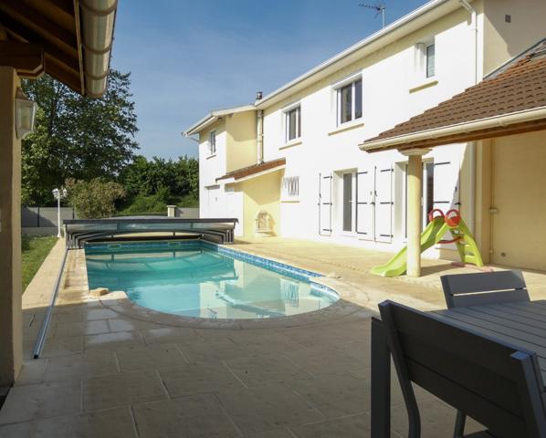 Villa de 259m² habitables avec piscine - Chassieu le Haut