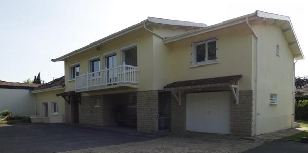 Villa de 259m² habitables avec piscine - Chassieu le Haut