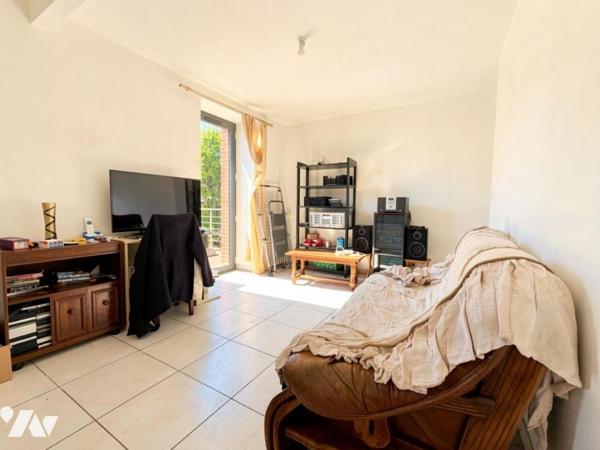 2236 - SAINT MARTIN DES CHAMPS - MAISON ENTIEREMENT RENOVEE - 3 CHAMBRES - JARDIN DE 520M²