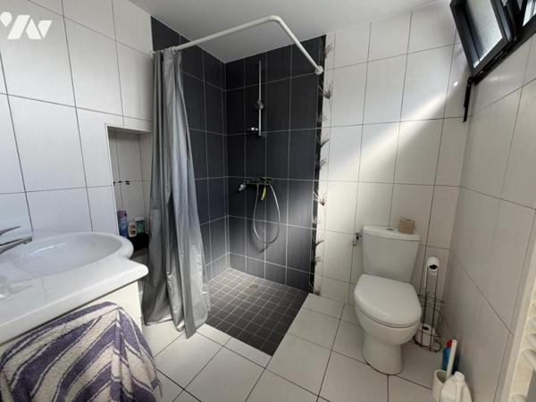 2236 - SAINT MARTIN DES CHAMPS - MAISON ENTIEREMENT RENOVEE - 3 CHAMBRES - JARDIN DE 520M²
