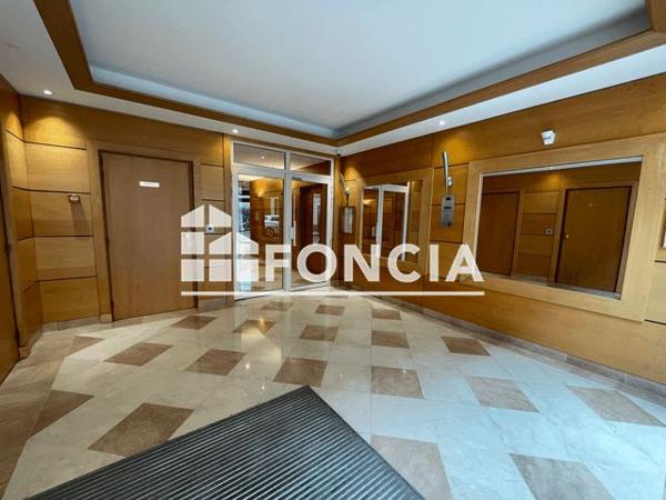 Location Appartement 2 pièces 48.04 m² - 31 RUE DU THEATRE Paris 75015