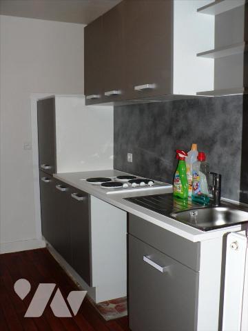 Sur Les Quais, En RDC, Appartement de Type 2 avec cour.