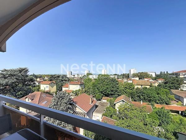 Grand Appartement T2 avec une chambre, Balcon en dernier étage Centre Ville - 69500 BRON