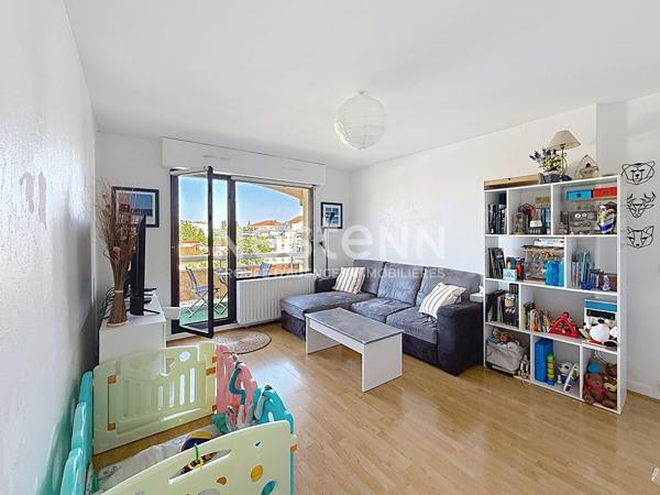 Grand Appartement T2 avec une chambre, Balcon en dernier étage Centre Ville - 69500 BRON