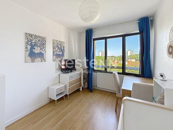 Grand Appartement T2 avec une chambre, Balcon en dernier étage Centre Ville - 69500 BRON