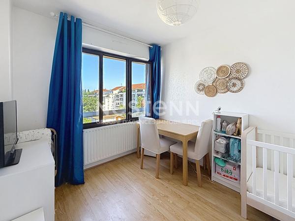 Grand Appartement T2 avec une chambre, Balcon en dernier étage Centre Ville - 69500 BRON
