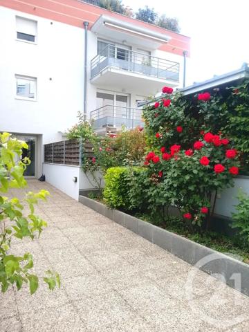 Appartement T4 à vendre  4 pièces - 100 m 2   VOIRON  - 38
