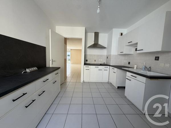 Appartement T4 à vendre  4 pièces - 100 m 2   VOIRON  - 38