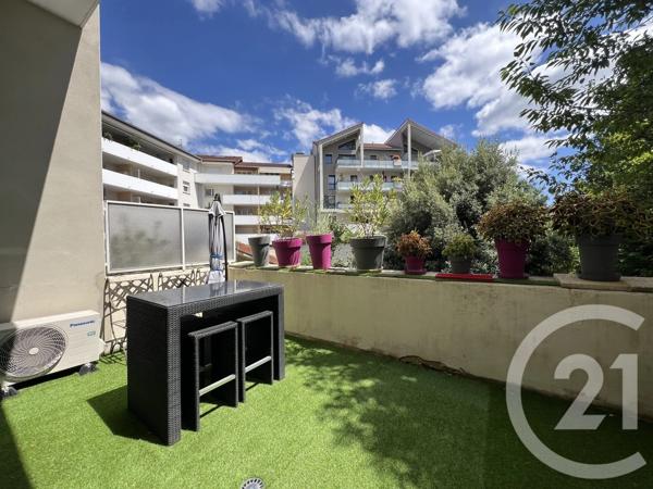 Appartement T4 à vendre  4 pièces - 100 m 2   VOIRON  - 38