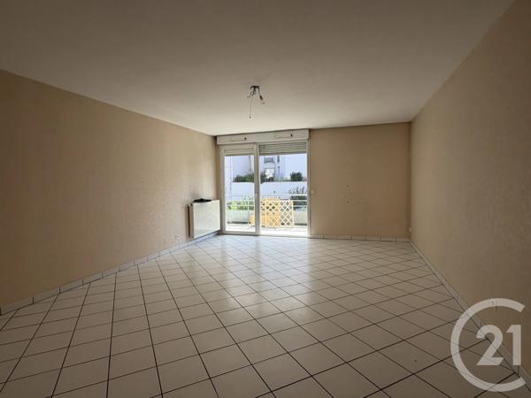 Appartement T4 à vendre  4 pièces - 100 m 2   VOIRON  - 38