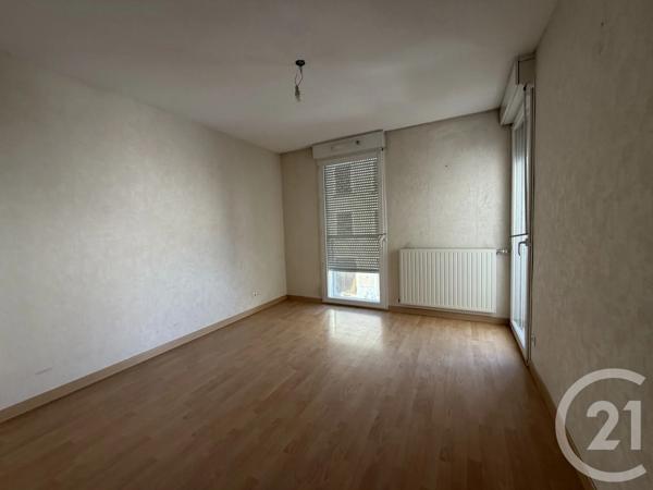 Appartement T4 à vendre  4 pièces - 100 m 2   VOIRON  - 38
