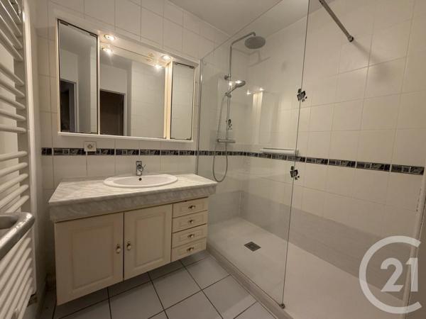 Appartement T4 à vendre  4 pièces - 100 m 2   VOIRON  - 38