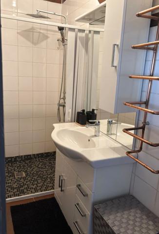ALÈS IMMEUBLE DE RAPPORT 4 LOGEMENTS 2 LOCAUX COMMERCIAUX FORT POTENTIEL D'INVESTISSEMENT