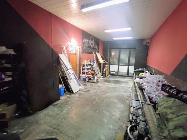 ALÈS IMMEUBLE DE RAPPORT 4 LOGEMENTS 2 LOCAUX COMMERCIAUX FORT POTENTIEL D'INVESTISSEMENT