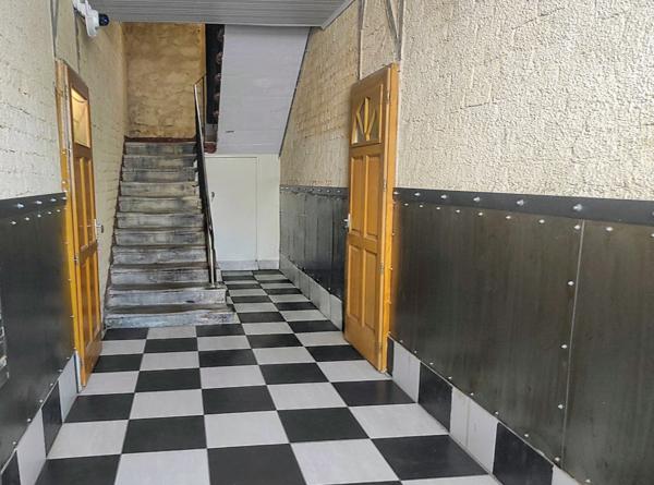 ALÈS IMMEUBLE DE RAPPORT 4 LOGEMENTS 2 LOCAUX COMMERCIAUX FORT POTENTIEL D'INVESTISSEMENT