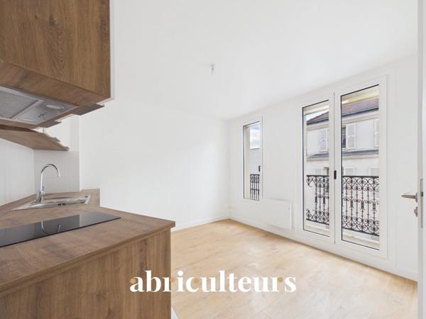 Bel appartement lumineux avec balconnet, au calme dans le 18ème arrondissement de Paris