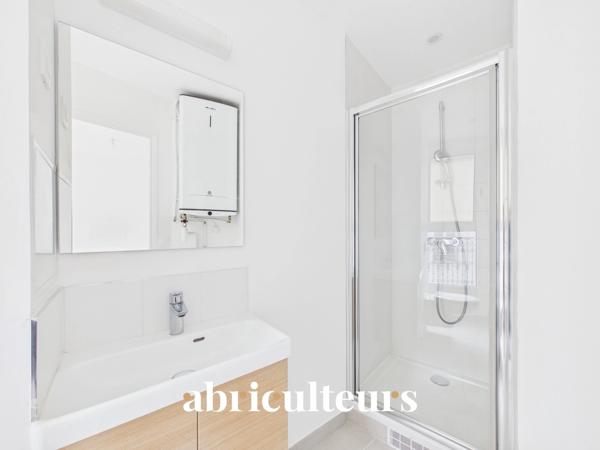 Bel appartement lumineux avec balconnet, au calme dans le 18ème arrondissement de Paris