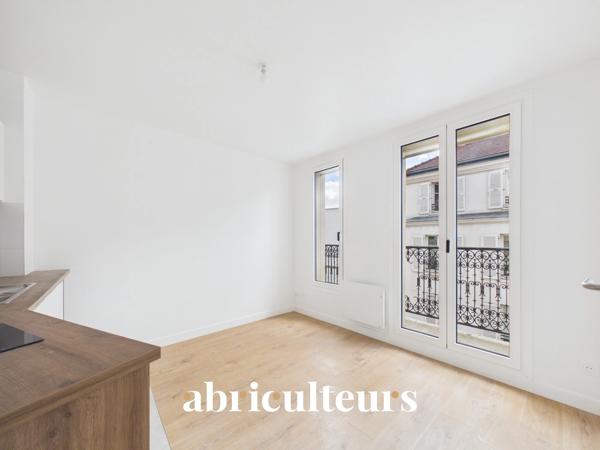 Bel appartement lumineux avec balconnet, au calme dans le 18ème arrondissement de Paris