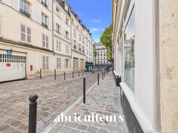 Bel appartement lumineux avec balconnet, au calme dans le 18ème arrondissement de Paris