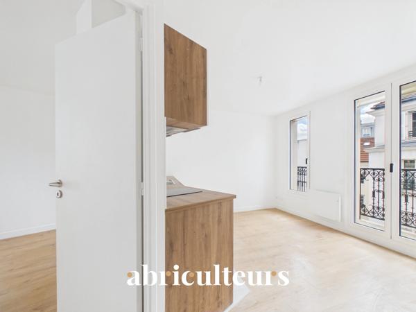 Bel appartement lumineux avec balconnet, au calme dans le 18ème arrondissement de Paris