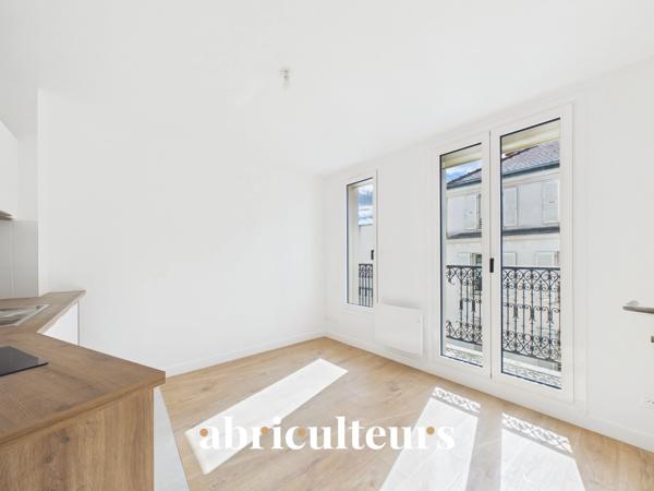 Bel appartement lumineux avec balconnet, au calme dans le 18ème arrondissement de Paris