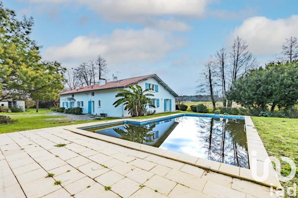 Maison 9 pièces de 366 m² à Saint-Jean-de-Marsacq (40230)