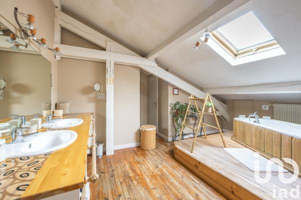 Maison 9 pièces de 366 m² à Saint-Jean-de-Marsacq (40230)