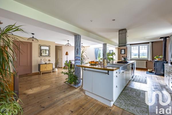 Maison 9 pièces de 366 m² à Saint-Jean-de-Marsacq (40230)