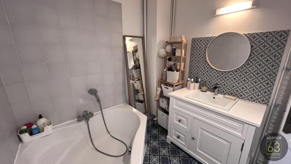 VENDU Superbe appartement T4 dans petite copropriété des années 1930, cave.