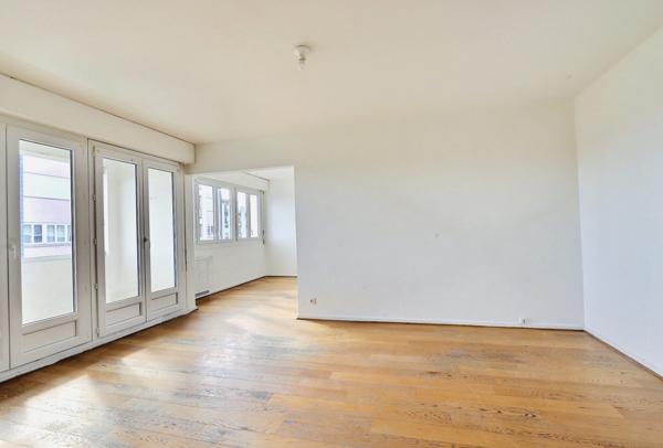 Les salins - T4 avec box de stationnement,  balcon et vue dominante