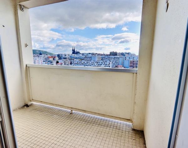 Les salins - T4 avec box de stationnement,  balcon et vue dominante