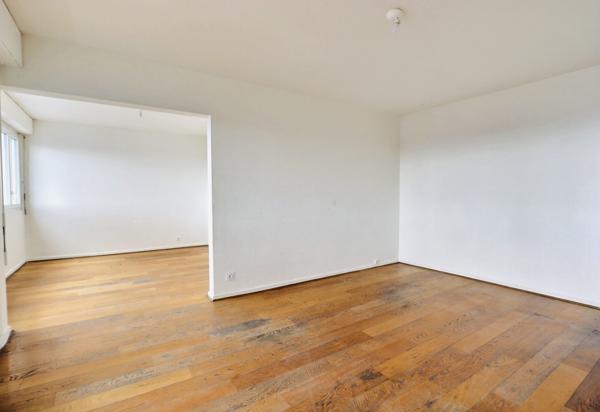 Les salins - T4 avec box de stationnement,  balcon et vue dominante